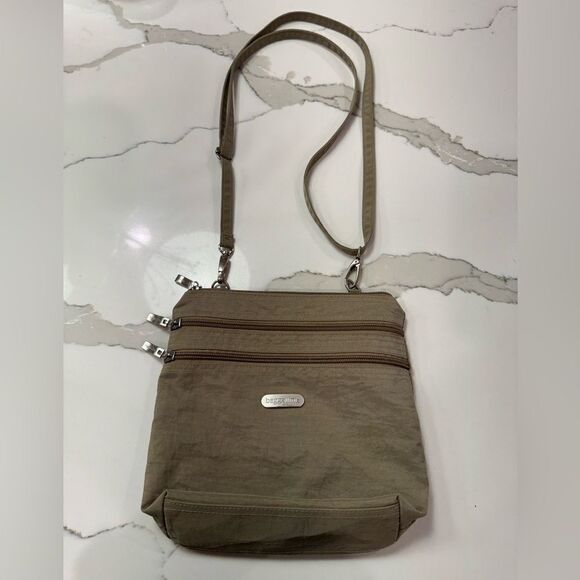 Baggallini crossbody beige purse bag - Picture 1 of 10